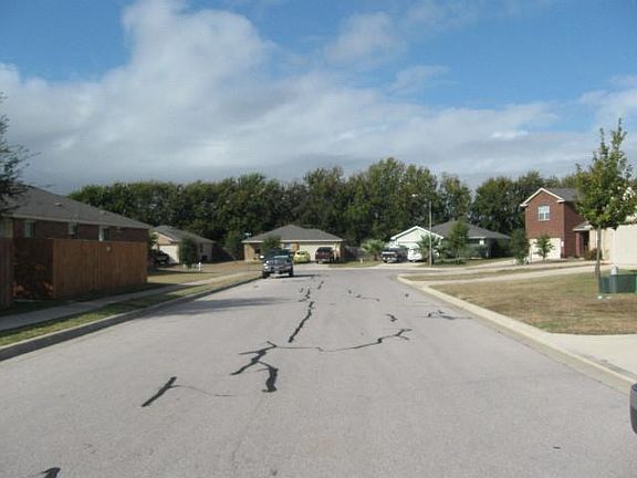 4th image of 303 Paddington Way