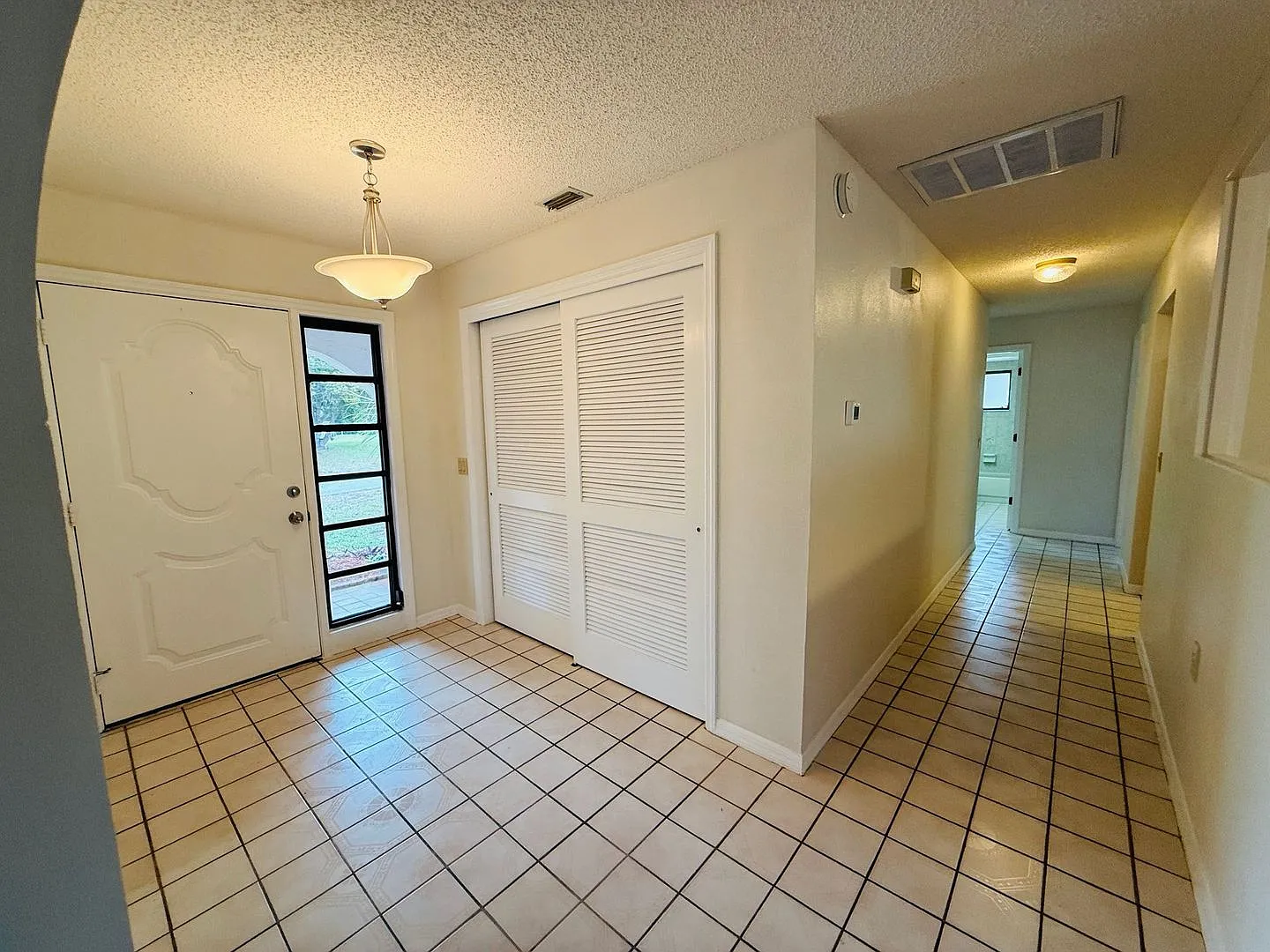 2 Bedroom 2 bathroom home for Rent in Weeki Wachee FL! — Photo 2