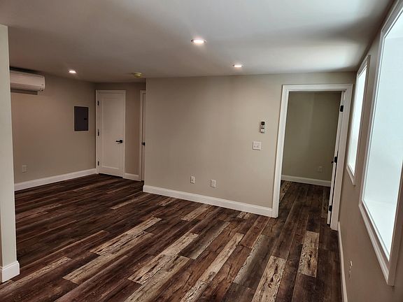 living area/ dining area