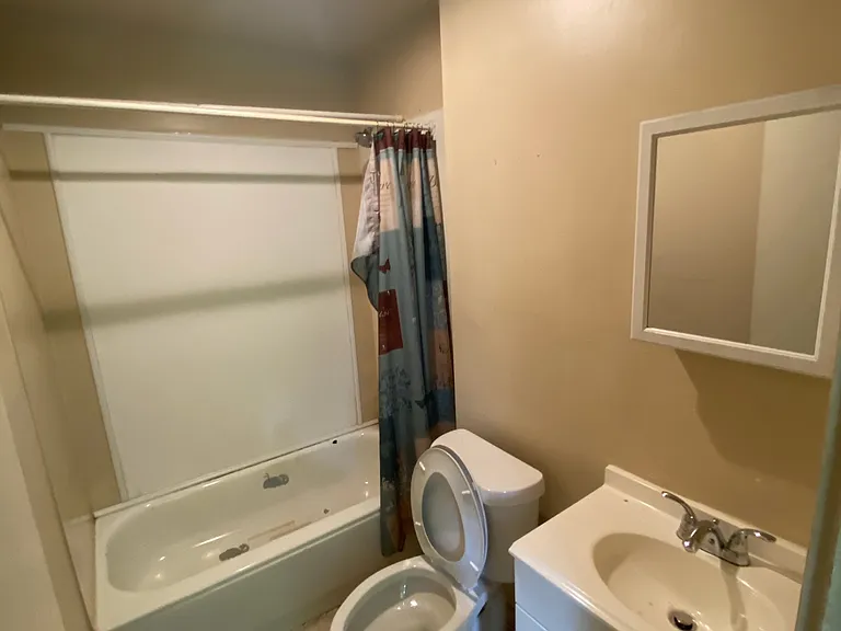1227 N Superior St #4 — Photo 4