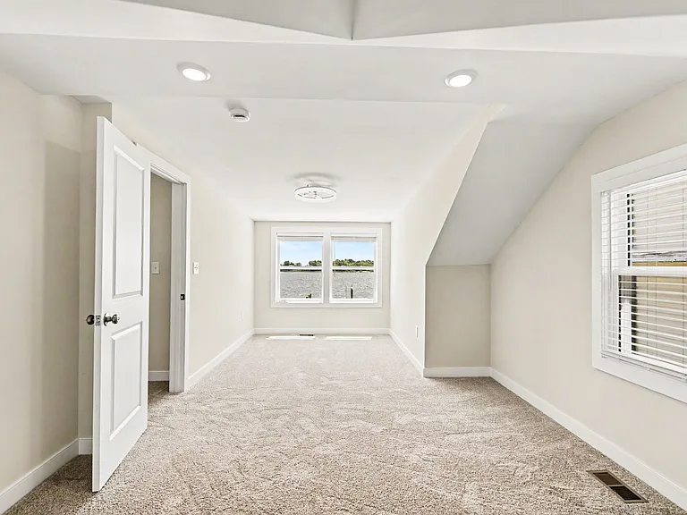 9135 Cuckold Rd — Photo 24