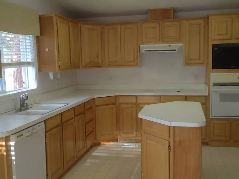 16661 Bitterbrush Ln — Photo 9