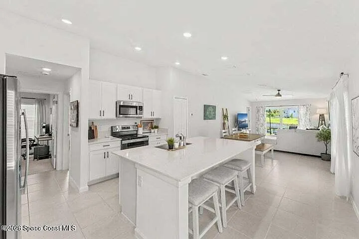 661 Papillon St SW — Photo 5