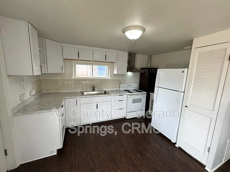 624 1/2 Yuma St — Photo 8