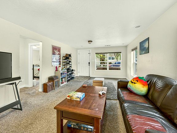 3rd image of 115 California St