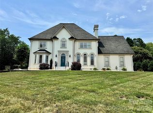 4215 3rd St NW, Hickory, NC 28601