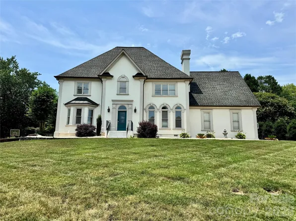 4215 3rd St NW, Hickory, NC 28601