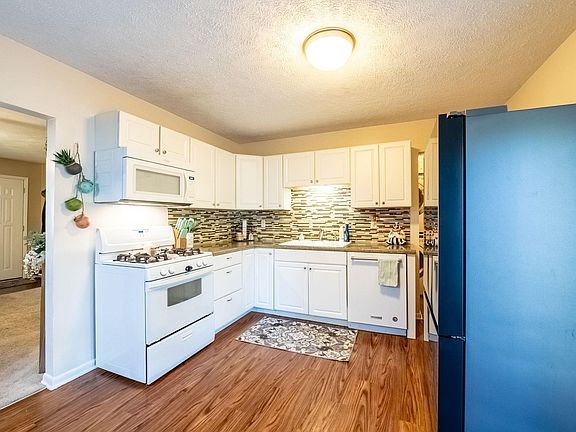 5th image of 208 Eastland Dr