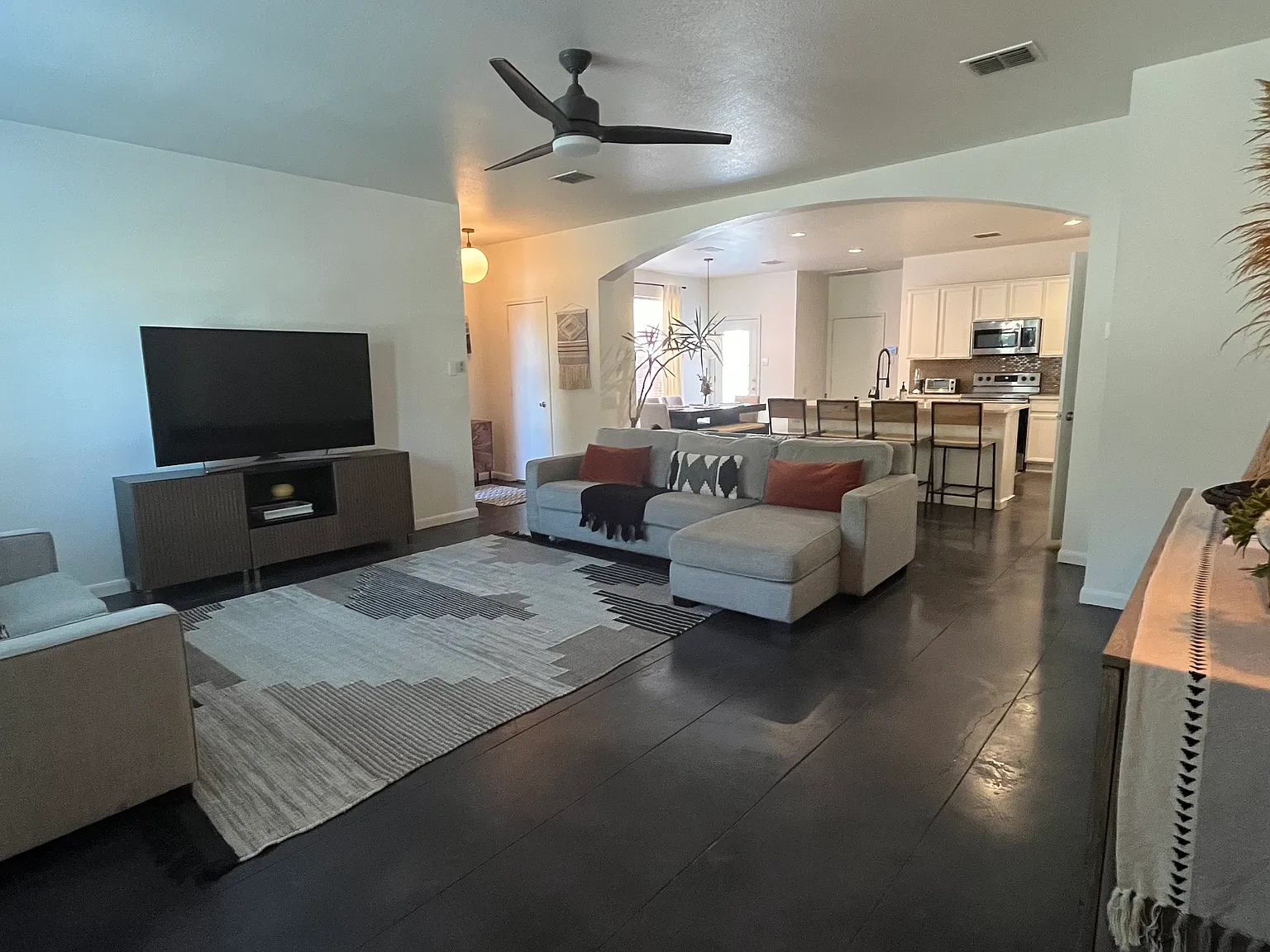 3 bed, 2.5 bath, 1678 sqft, $3,600 — Photo 2