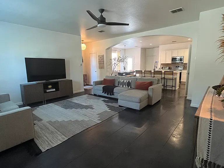 1117 Jamie Dr — Photo 2