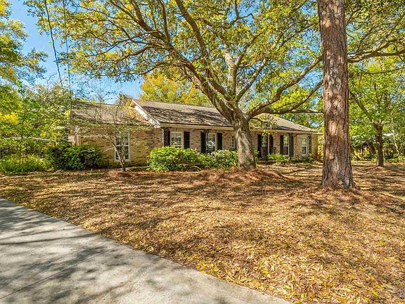 2nd image of 732 Mound Cir