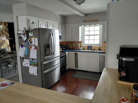 5th image of 218 Parklane Dr