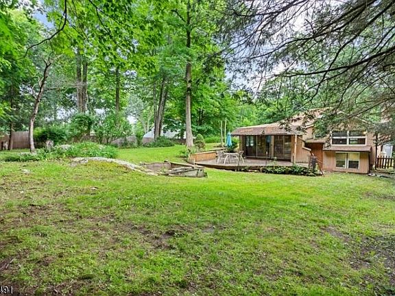 4th image of 14 Lake Dr