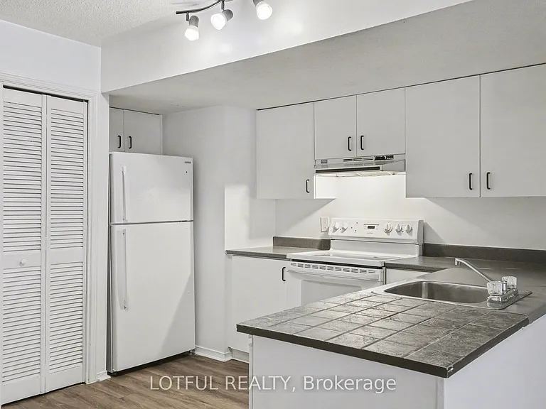 237 Loretta Ave S #9 — Photo 13