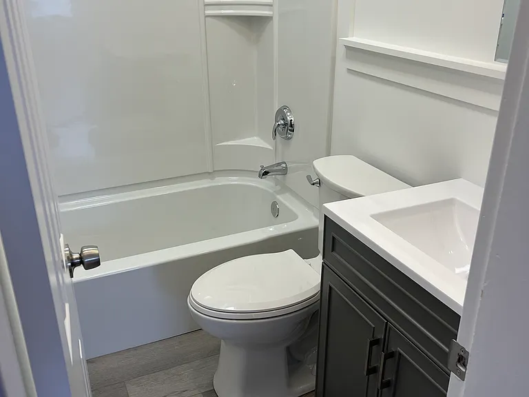 85 Kings Hwy E — Photo 6