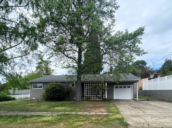 1642 NW Almond Ave, Roseburg, OR 97471