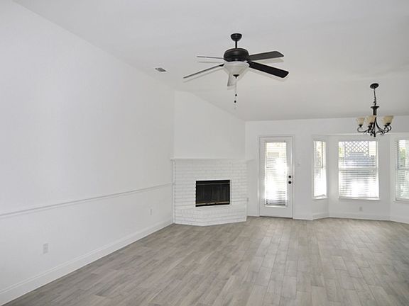 4th image of 2103 Stoneridge Dr
