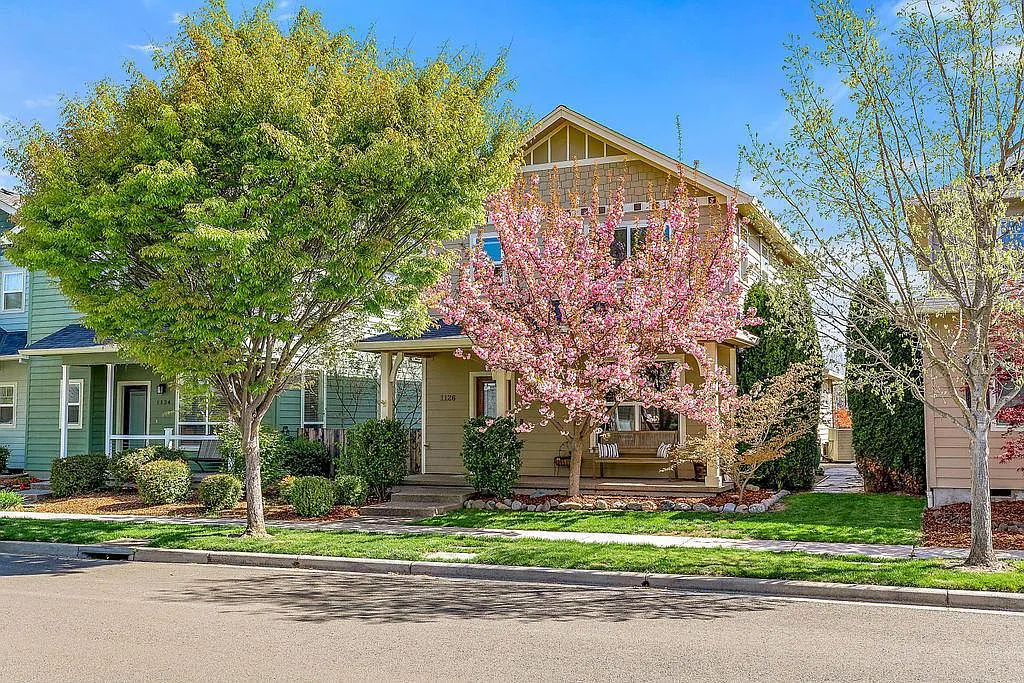 3 bed, 2.5 bath, 1589 sqft, $2,500 — Photo 1