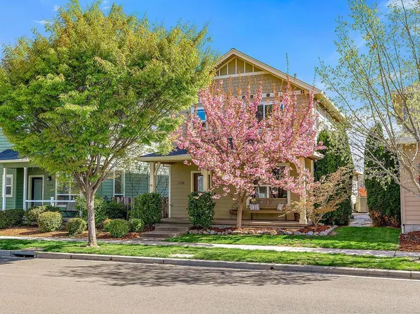 1126 Rustler Peak St, Central Pt, OR 97502