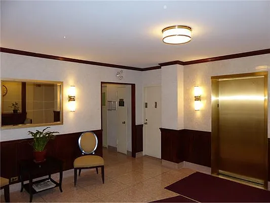 Sold by R New York | media 10