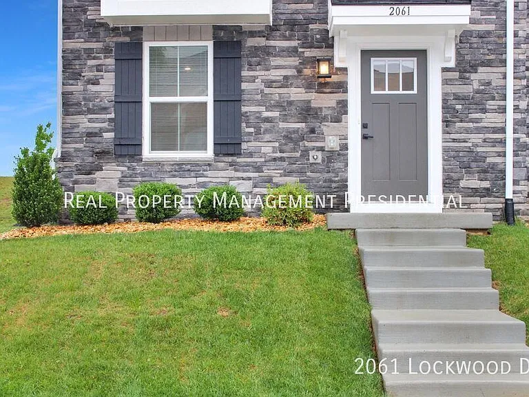 2061 Lockwood Dr — Photo 2