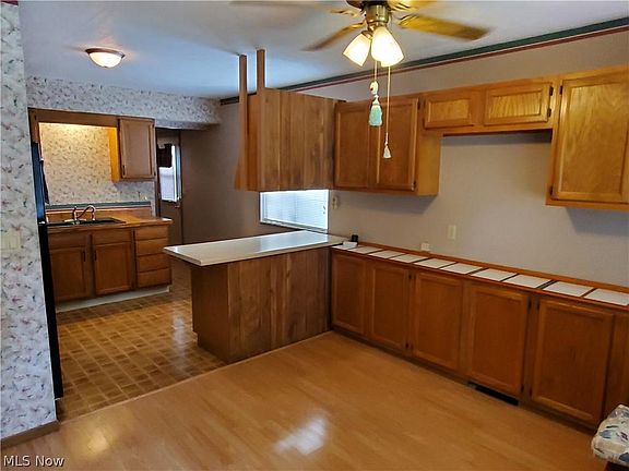 4th image of 7520 Pinehurst Dr