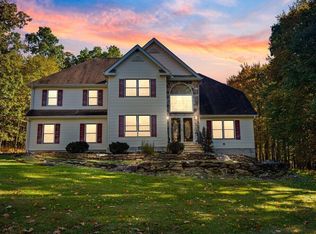 156 Spruce Run Dr, Dingmans Ferry, PA 18328