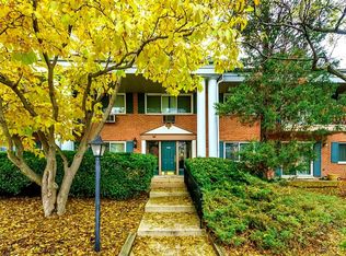 2415 S Goebbert Rd UNIT 101, Arlington Heights, IL 60005