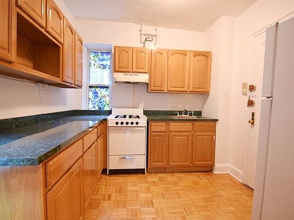 4th image of 407 E 77th St APT 5W