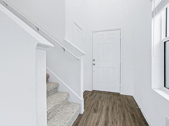 4th image of 225 Majestic Cedar Dr
