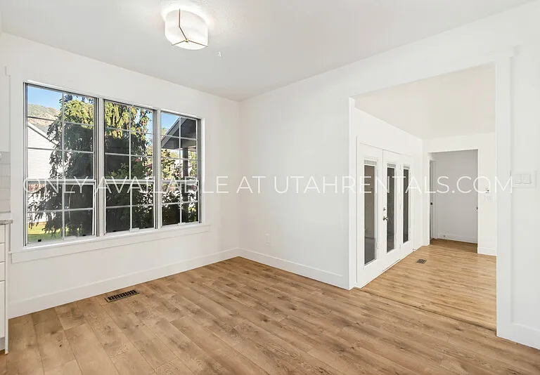 960 N Eastview Dr — Photo 8
