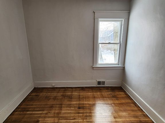 5th image of 107 Davidson Ave Floor 1