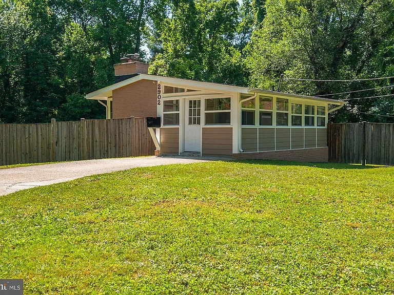 2902 Pine Spring Rd — Photo 2