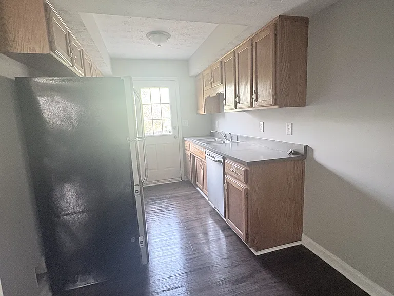 127 Karen Ct — Photo 2