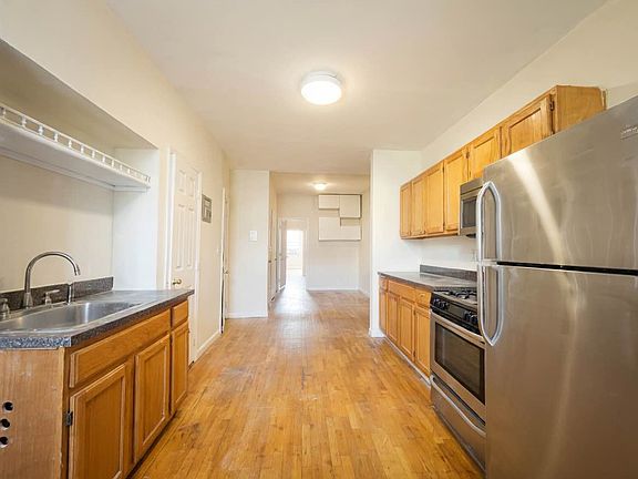 2nd image of 953 Metropolitan Ave APT 1L
