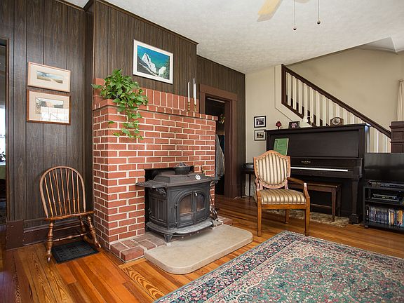 2nd image of 80 W Lakeview Ave