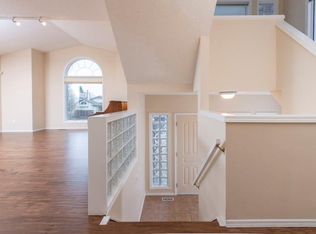 2759 Signal Hill Dr SW, Calgary, AB T3H2L7