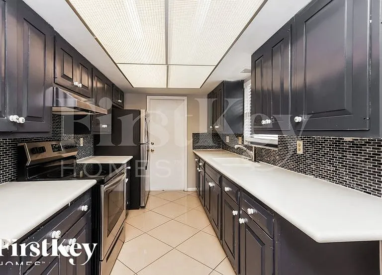 1105 Arthur Ave — Photo 7