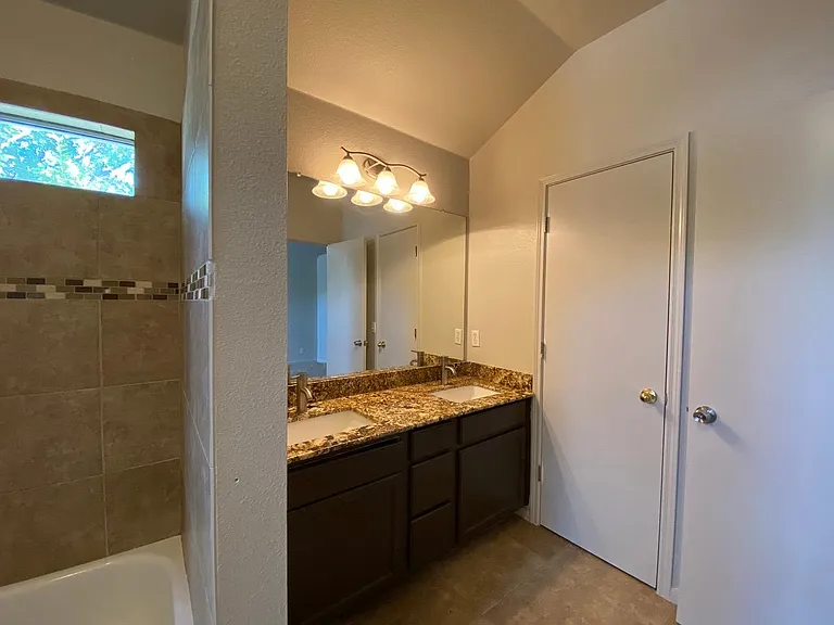 1129 Stephanie Lee Ln — Photo 7