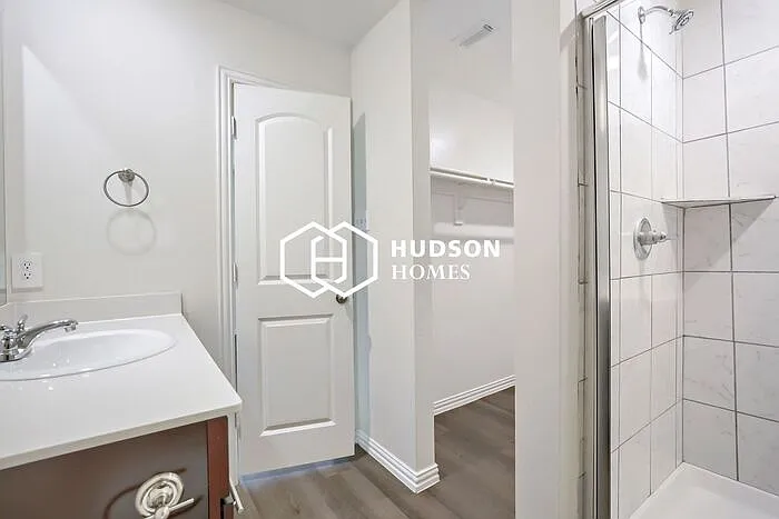 819 S Sutton St — Photo 10