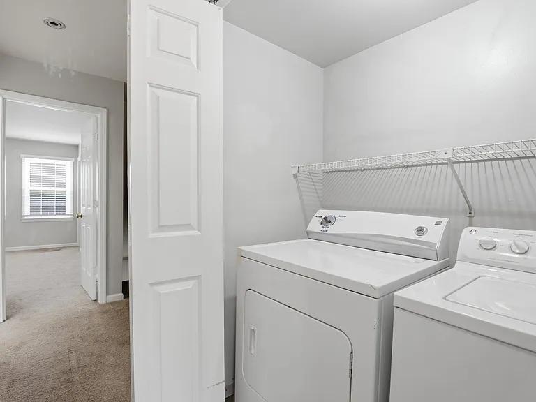 205 Fairmont Ct — Photo 18