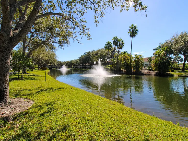 600 Diamond Cir #607 — Photo 9