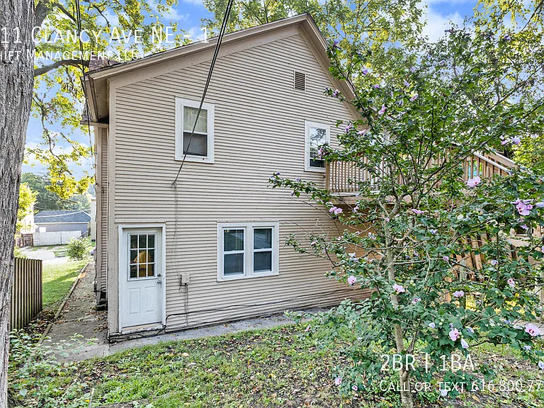 811 Clancy Ave NE #1 — Photo 14