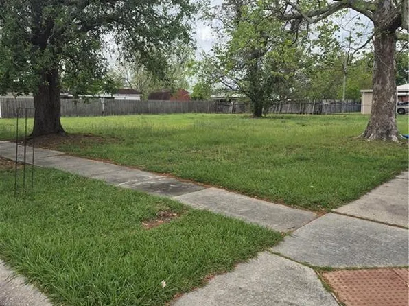 2 Jo Ann Ct, Violet, LA 70092