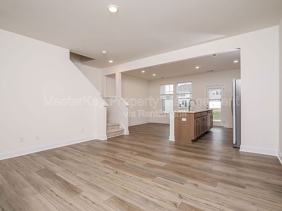 3rd image of 22 Anastasia St