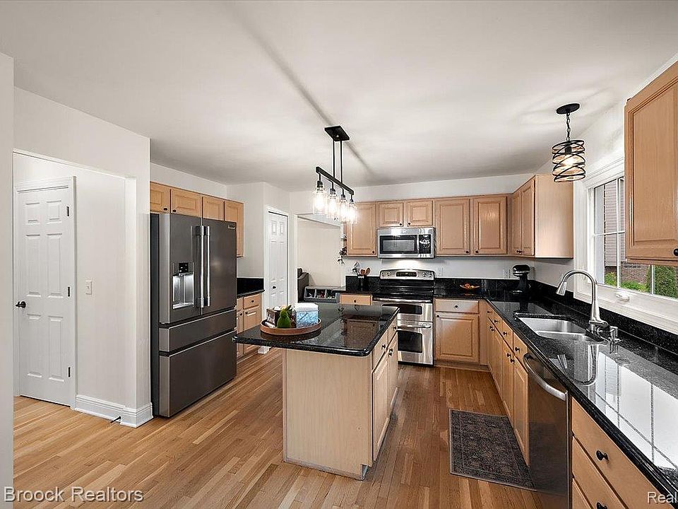 24435 Nantucket Dr, photo 18