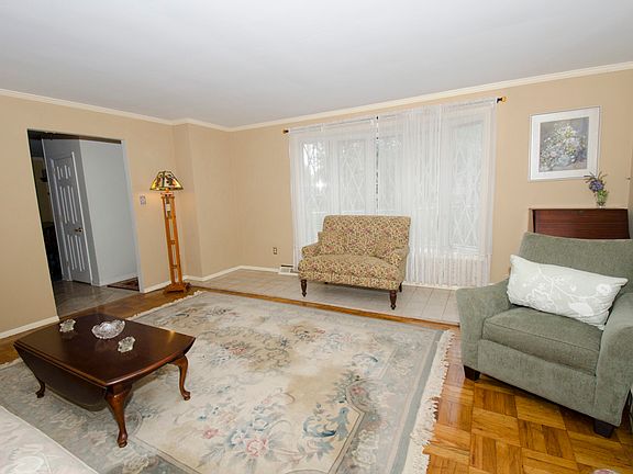 Pella bow window/Living R.