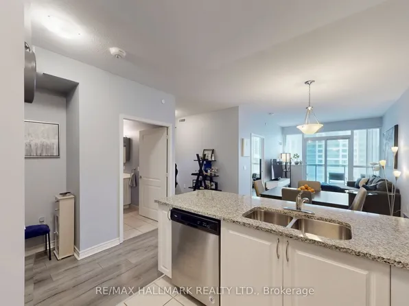 349 Rathburn Rd W #910, Mississauga, ON L5B 0G9