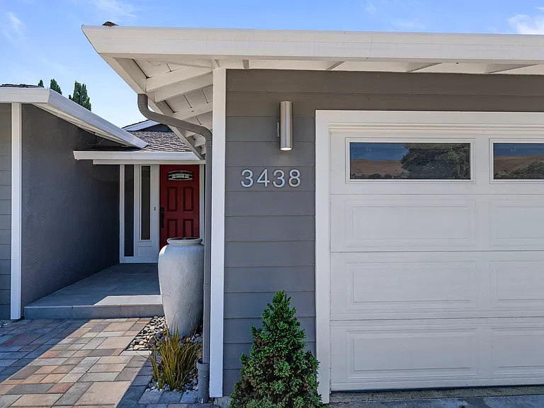 3438 Fife Way — Photo 8