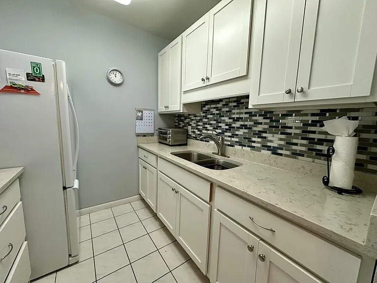 1001 NE 8th Ave #102 — Photo 10